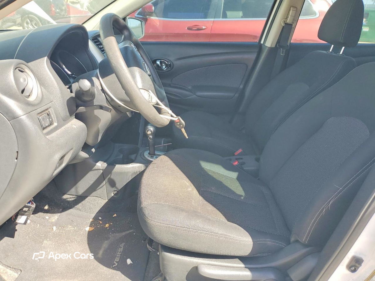 Nissan Versa 2015