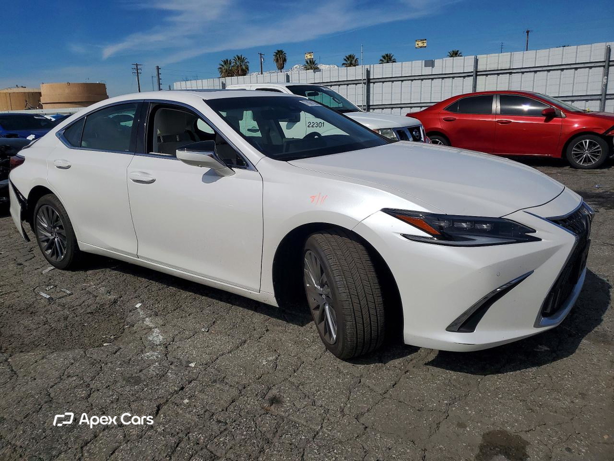 Lexus ES 2025