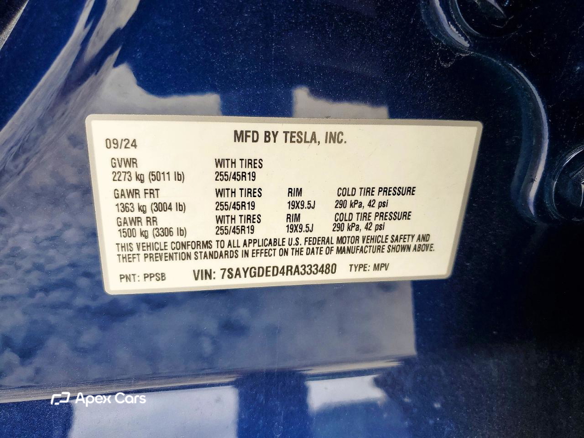 Tesla Model Y 2024