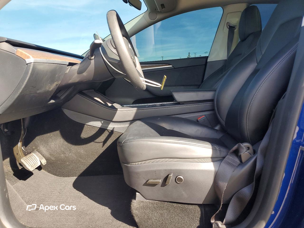 Tesla Model Y 2025