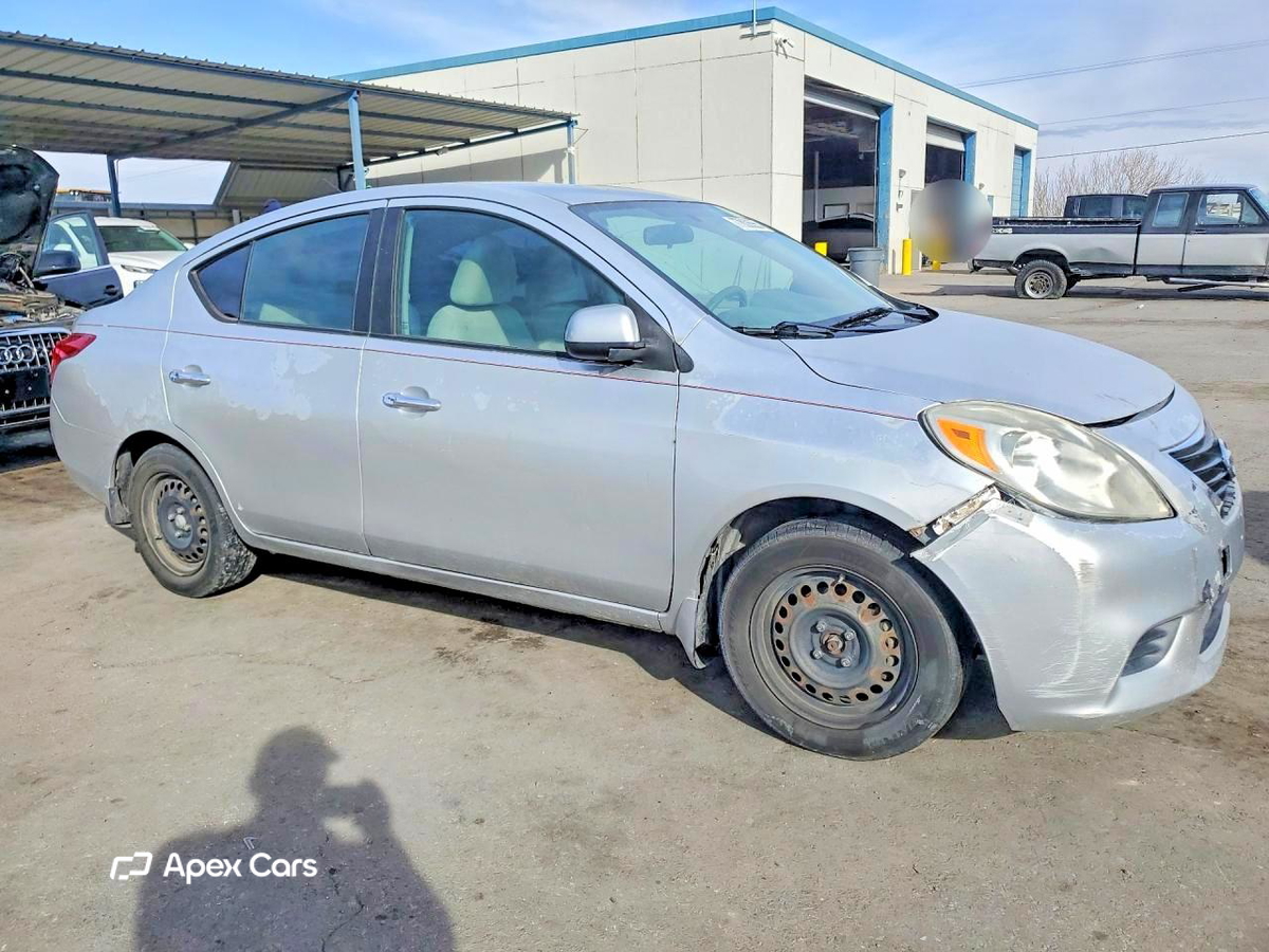 Nissan Versa 2012