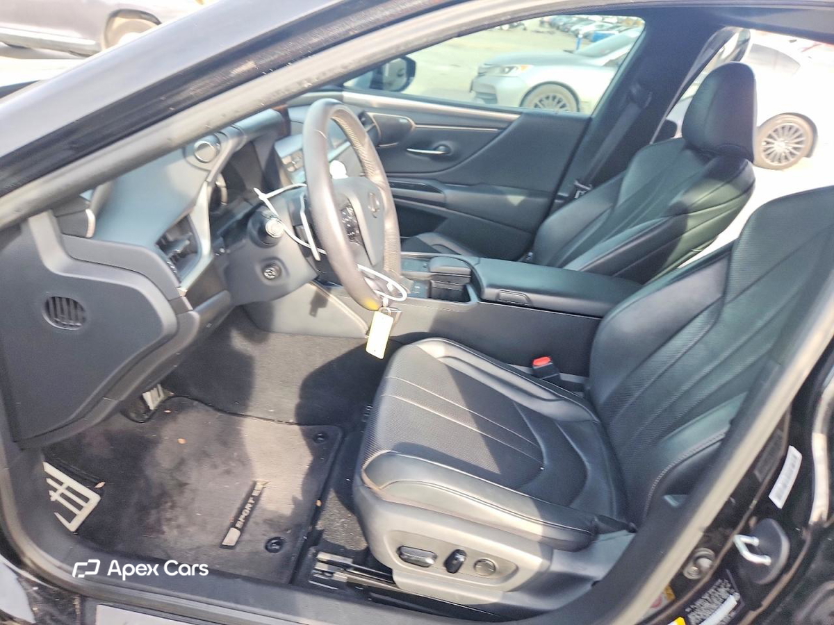 Lexus ES 2019