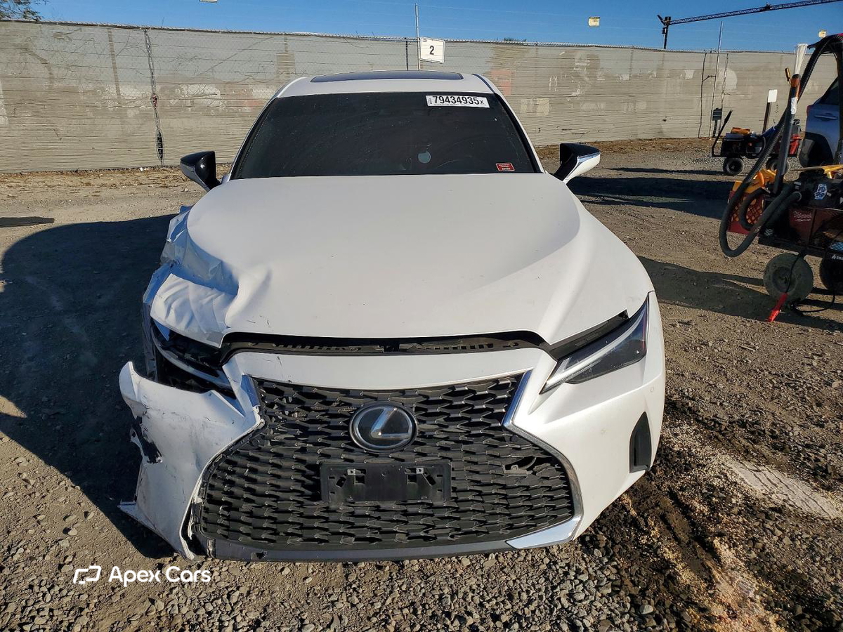 Lexus IS 2022