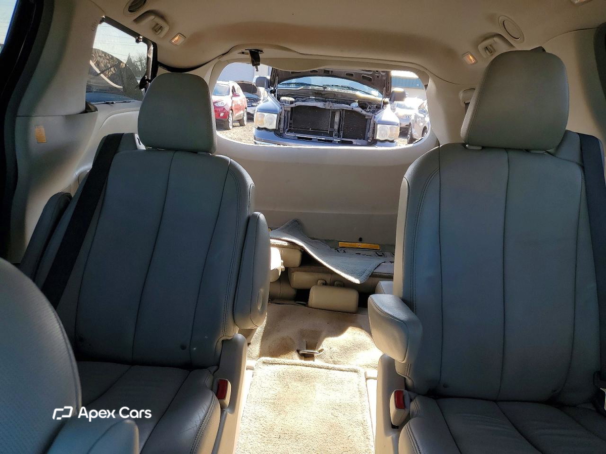 Toyota Sienna 2013