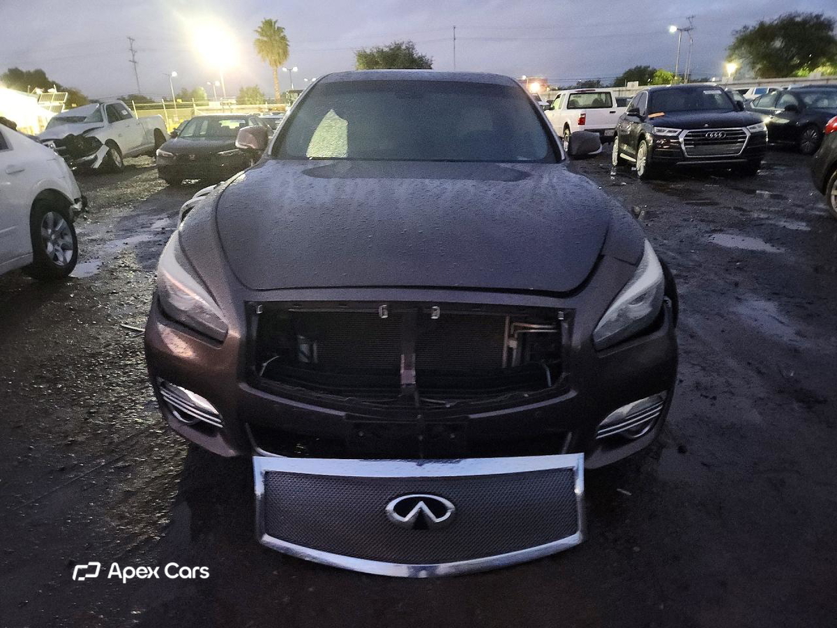 Infiniti Q70 2015