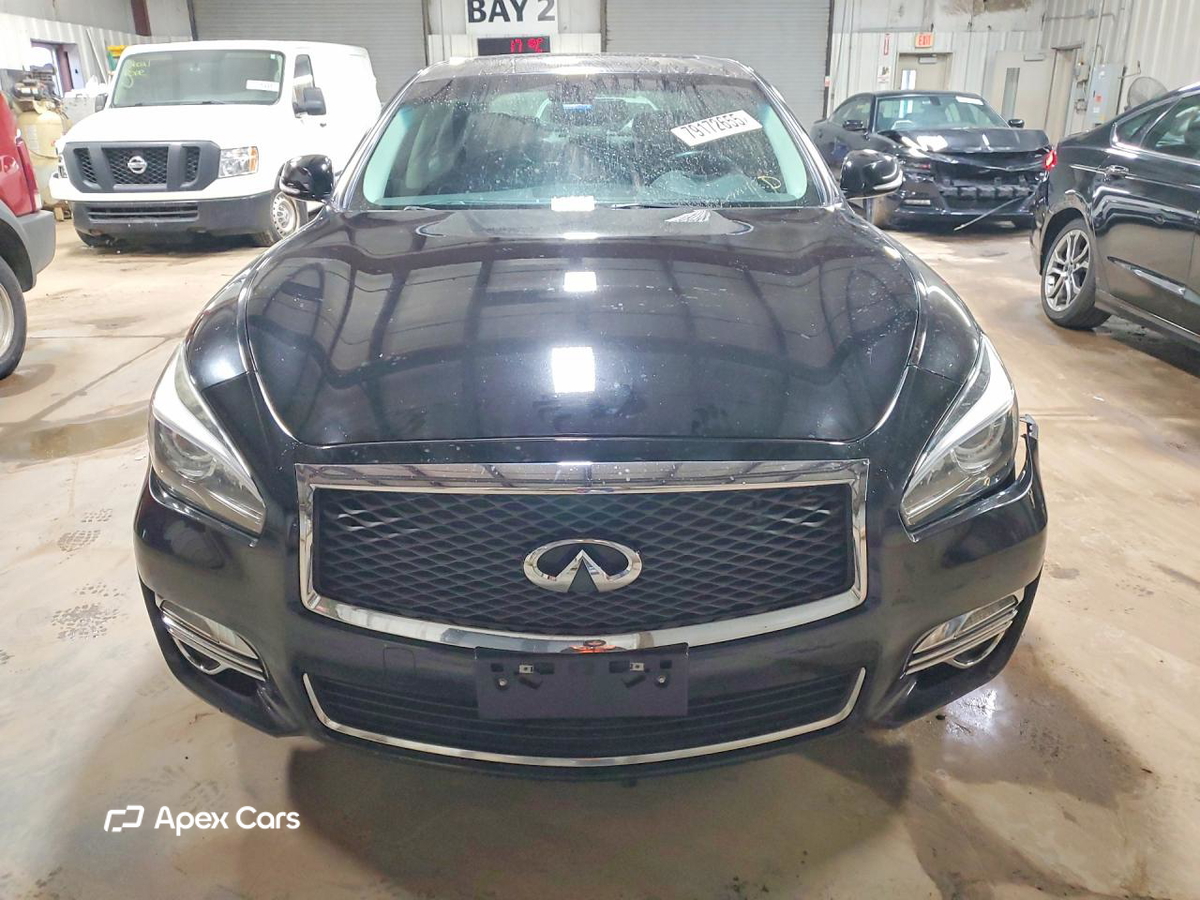 Infiniti Q70 2015