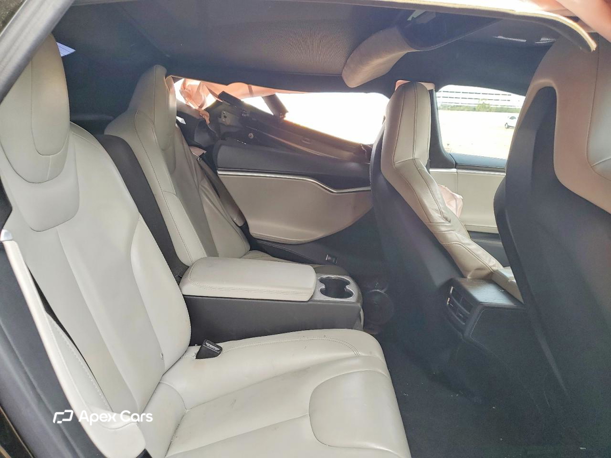 Tesla Model S 2015