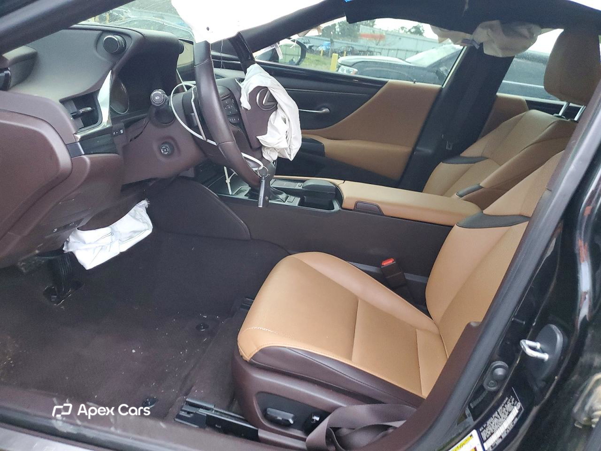 Lexus ES 2021