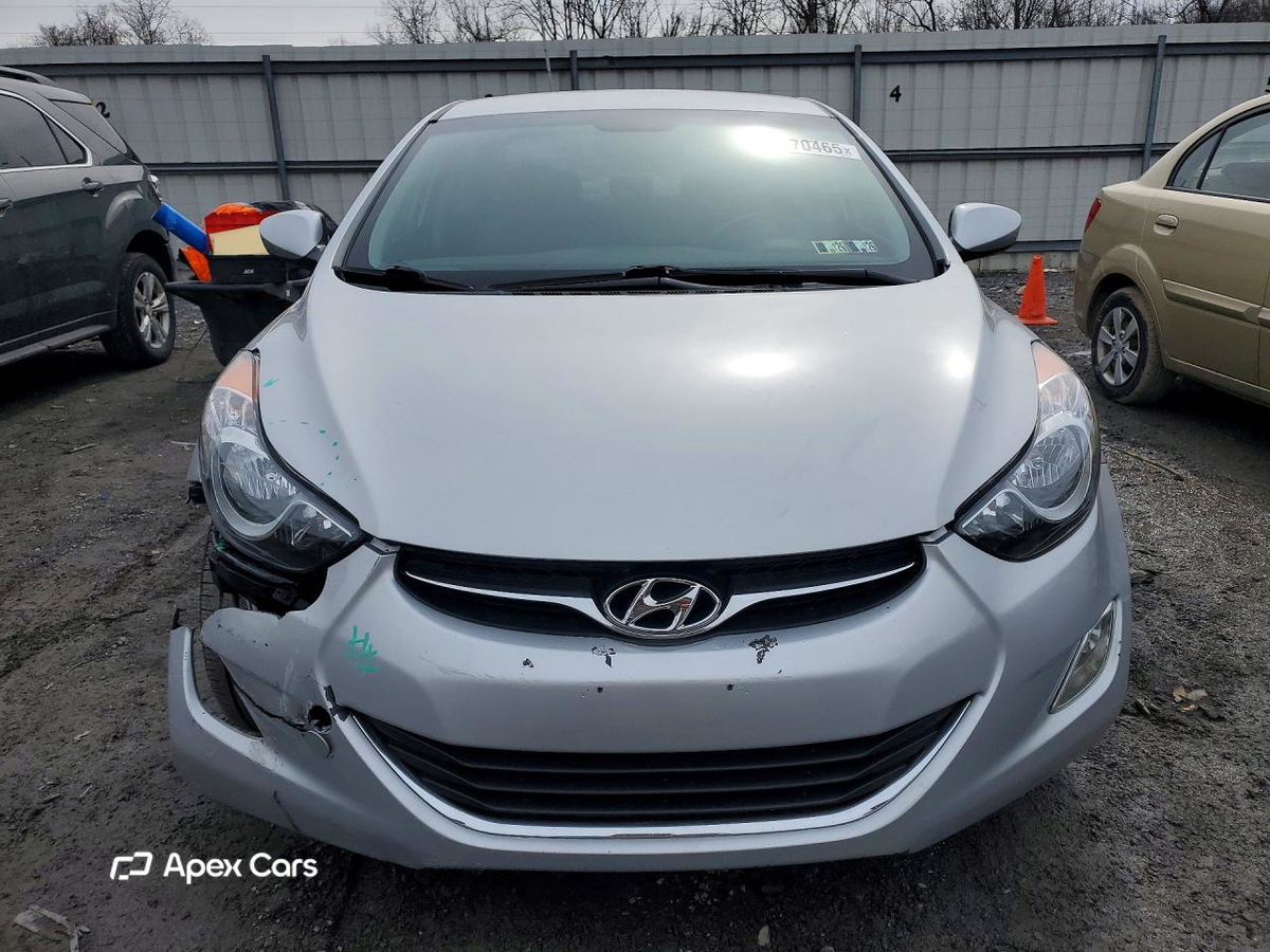 Hyundai Elantra 2012