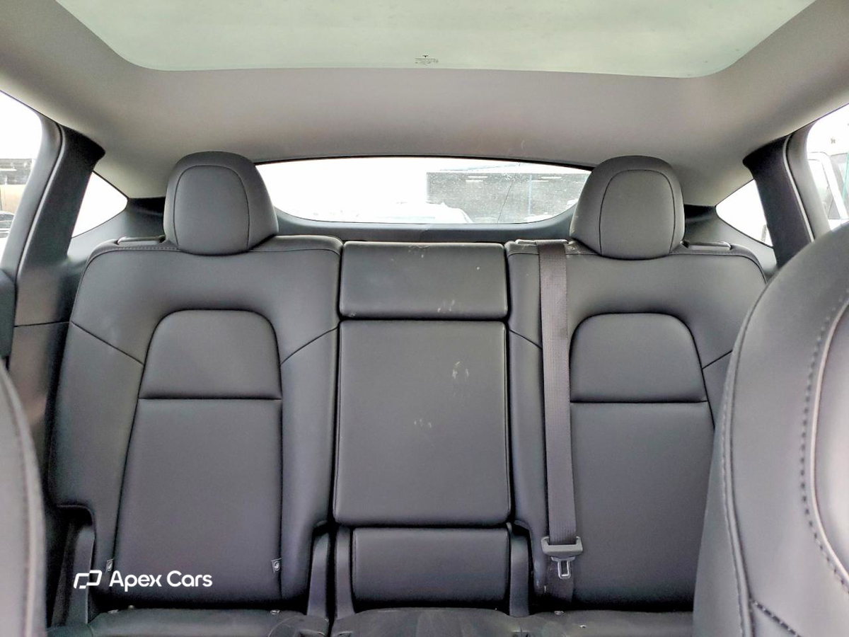 Tesla Model Y 2025