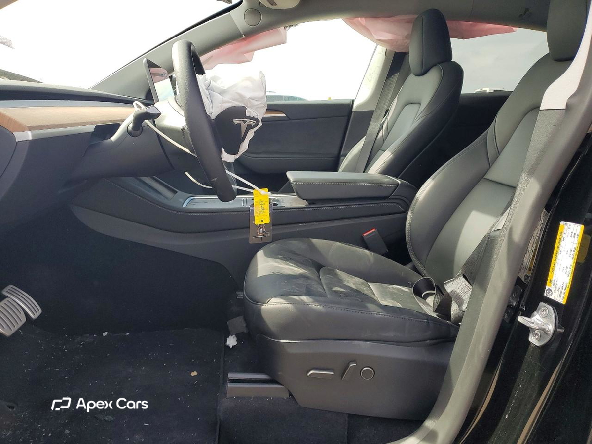 Tesla Model Y 2025