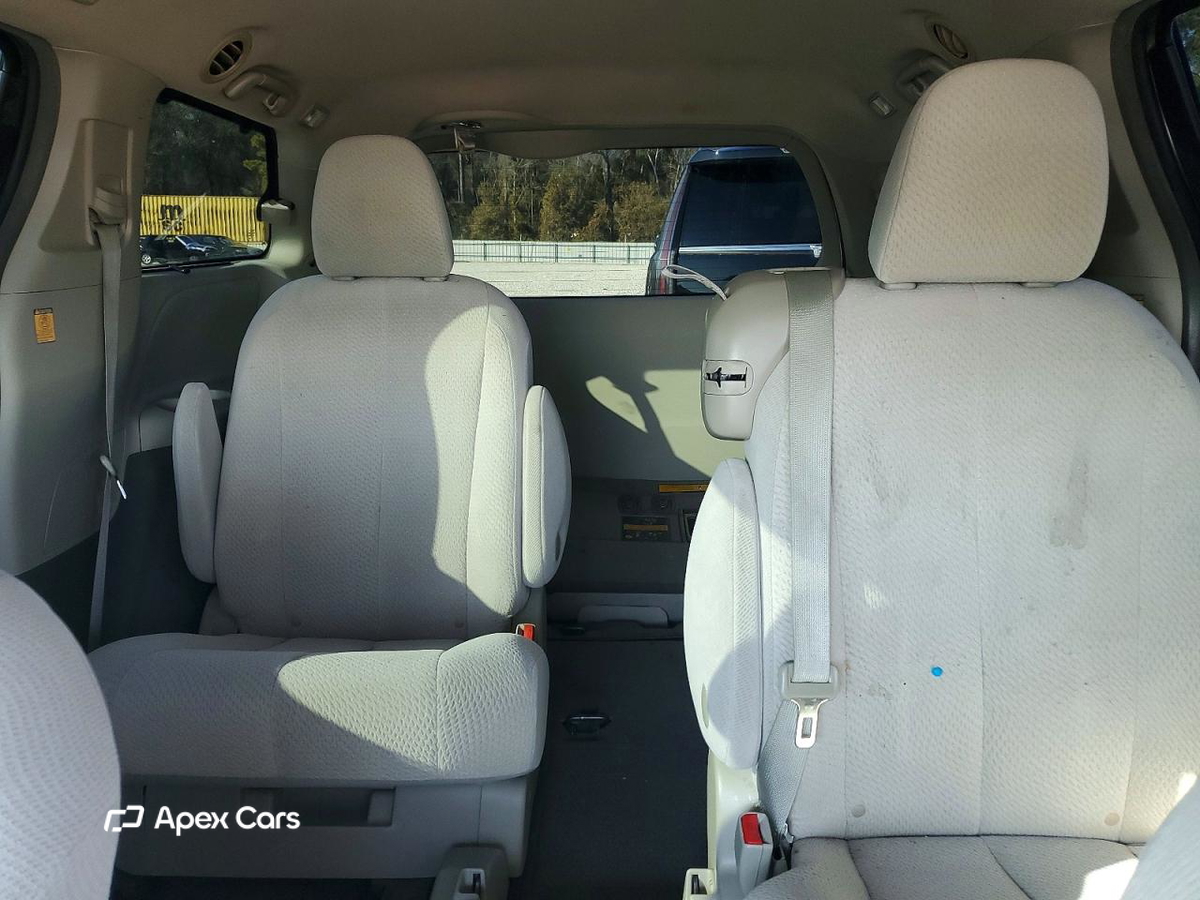 Toyota Sienna 2012