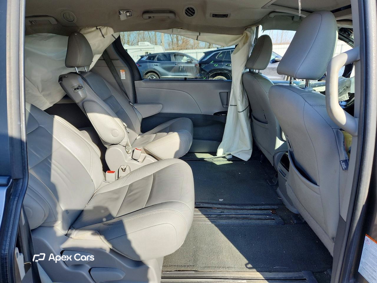 Toyota Sienna 2015