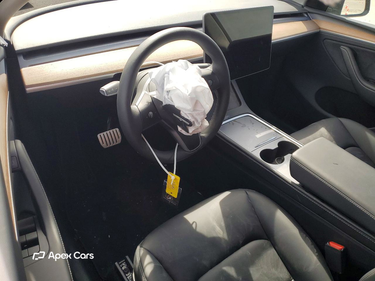 Tesla Model Y 2025