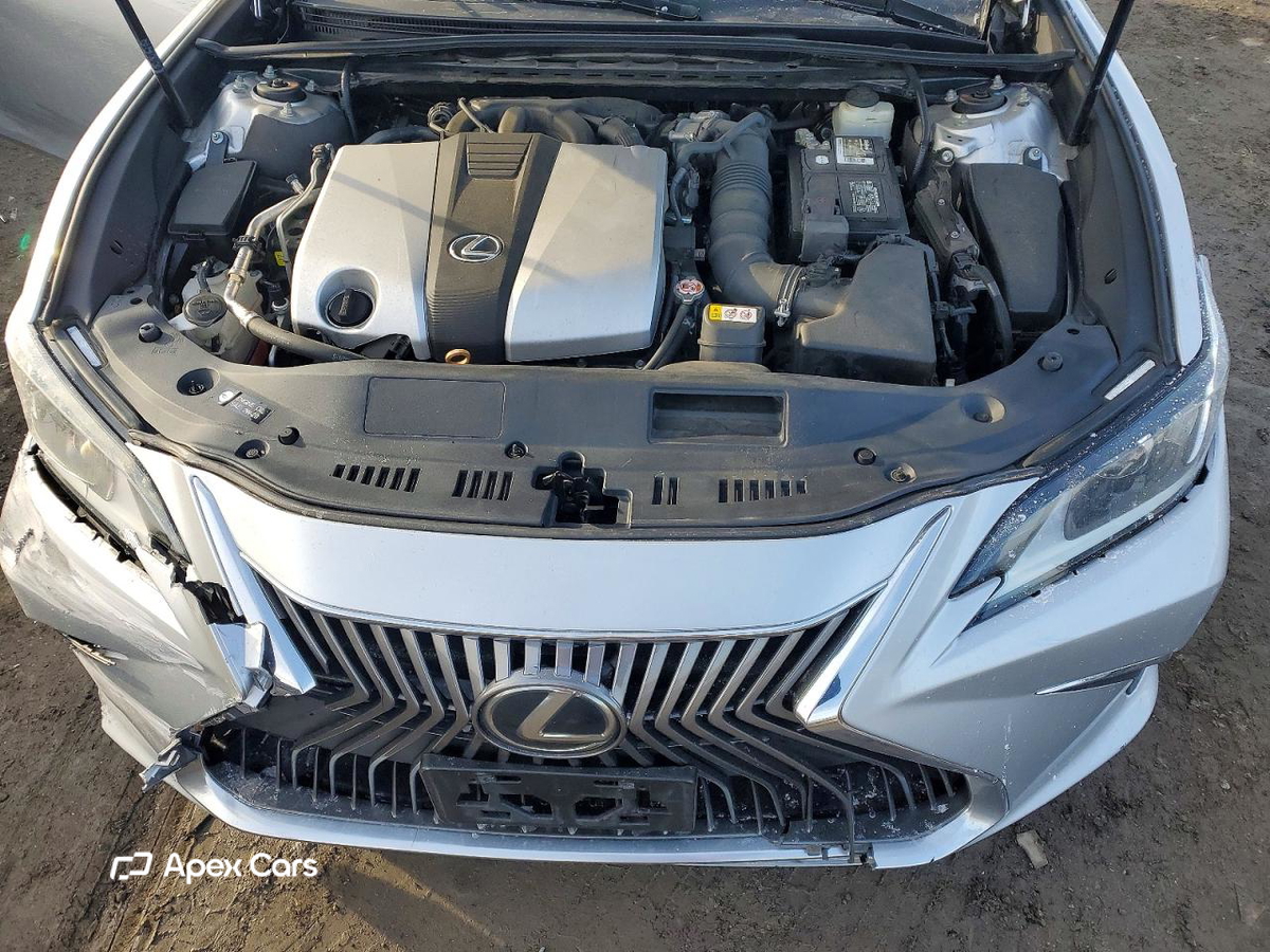 Lexus ES 2019