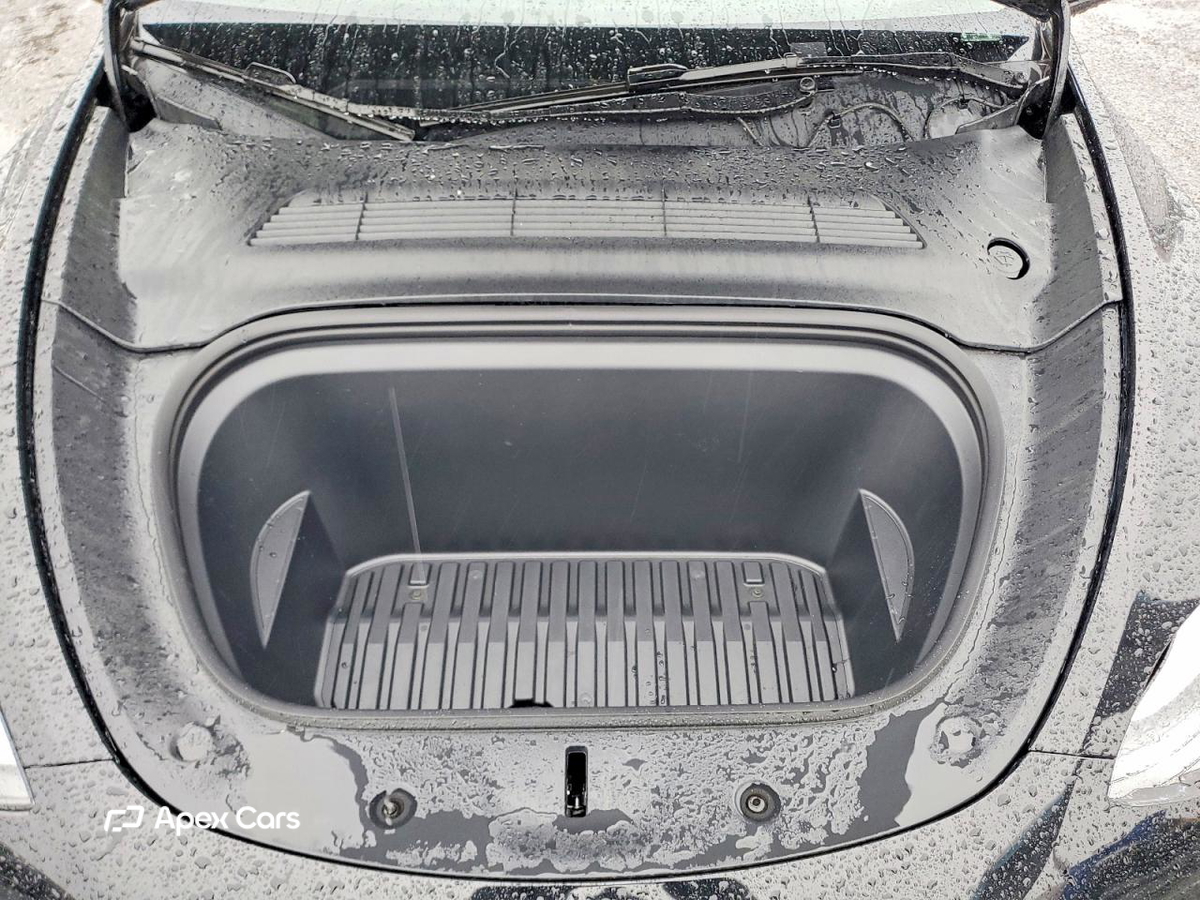 Tesla Model Y 2025