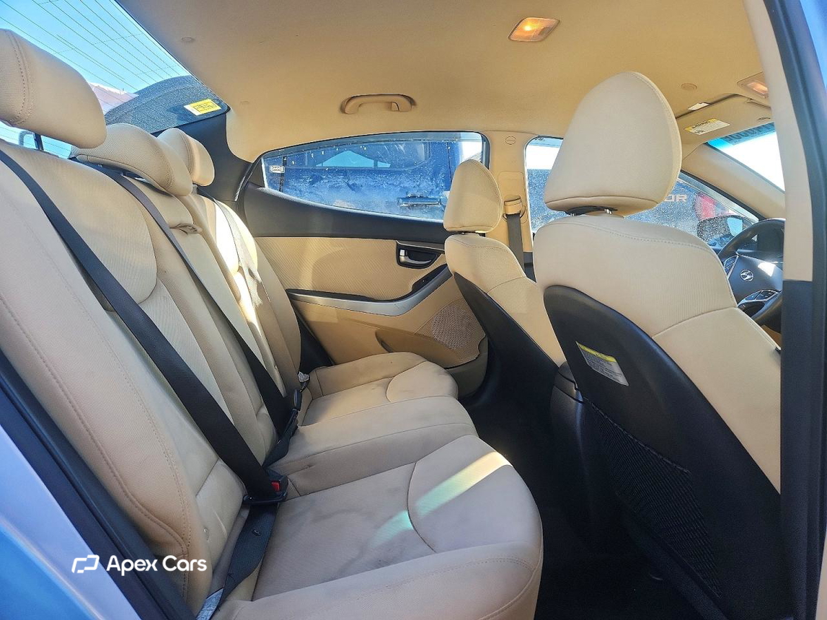 Hyundai Elantra 2012