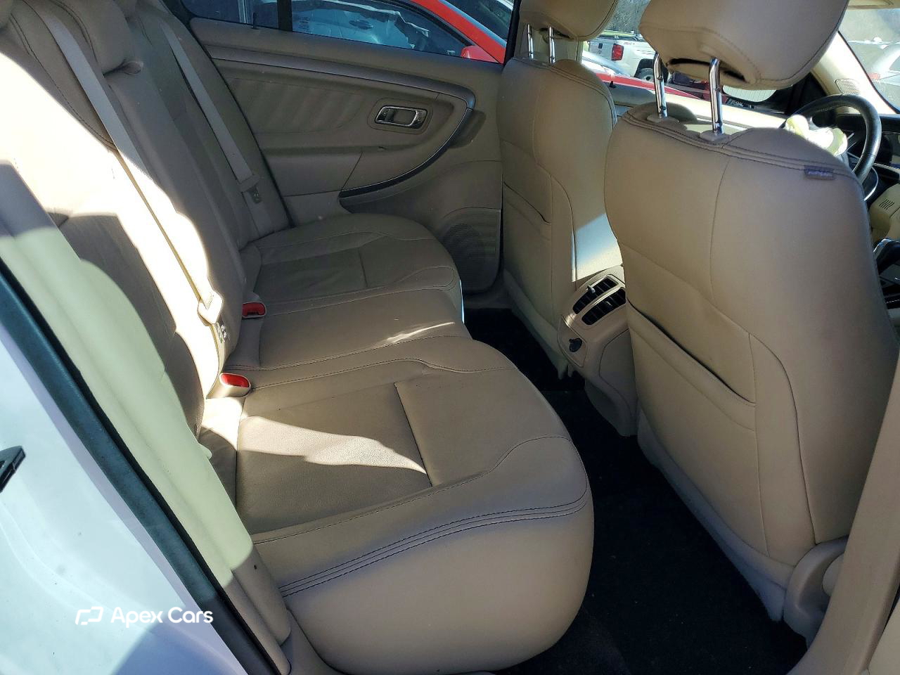 Ford Taurus 2016