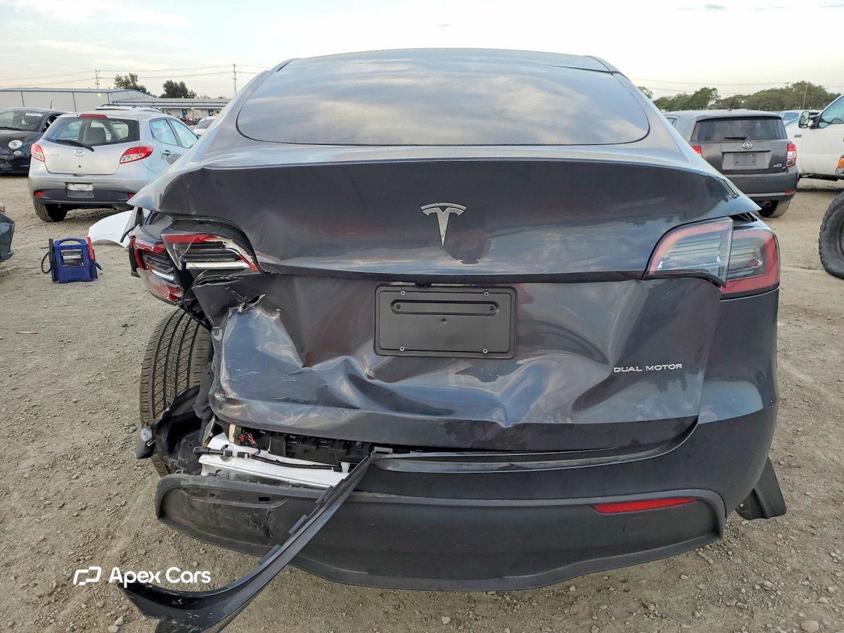 Tesla Model Y 2025