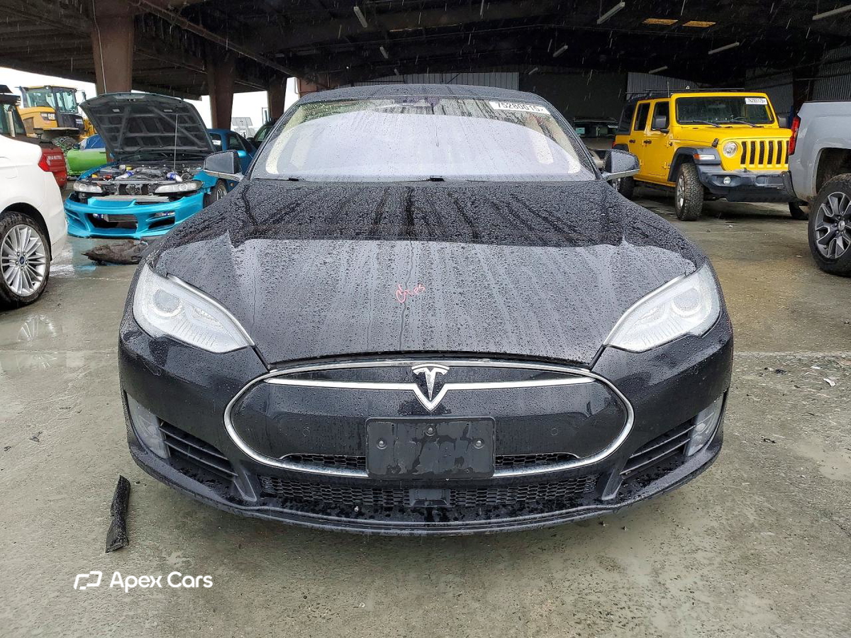 Tesla Model S 2015