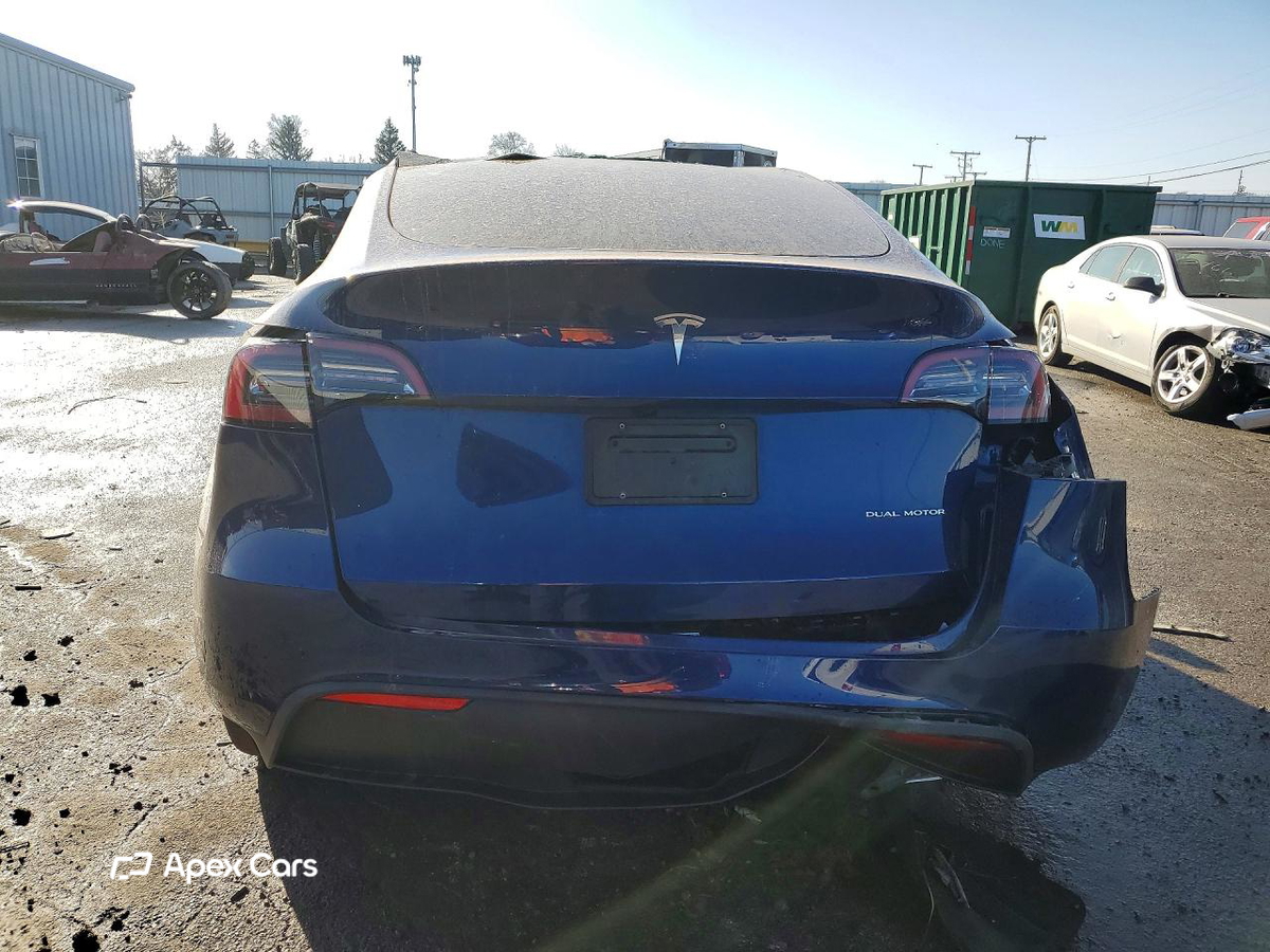 Tesla Model Y 2024