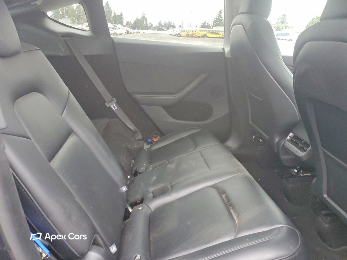 Tesla Model Y 2025