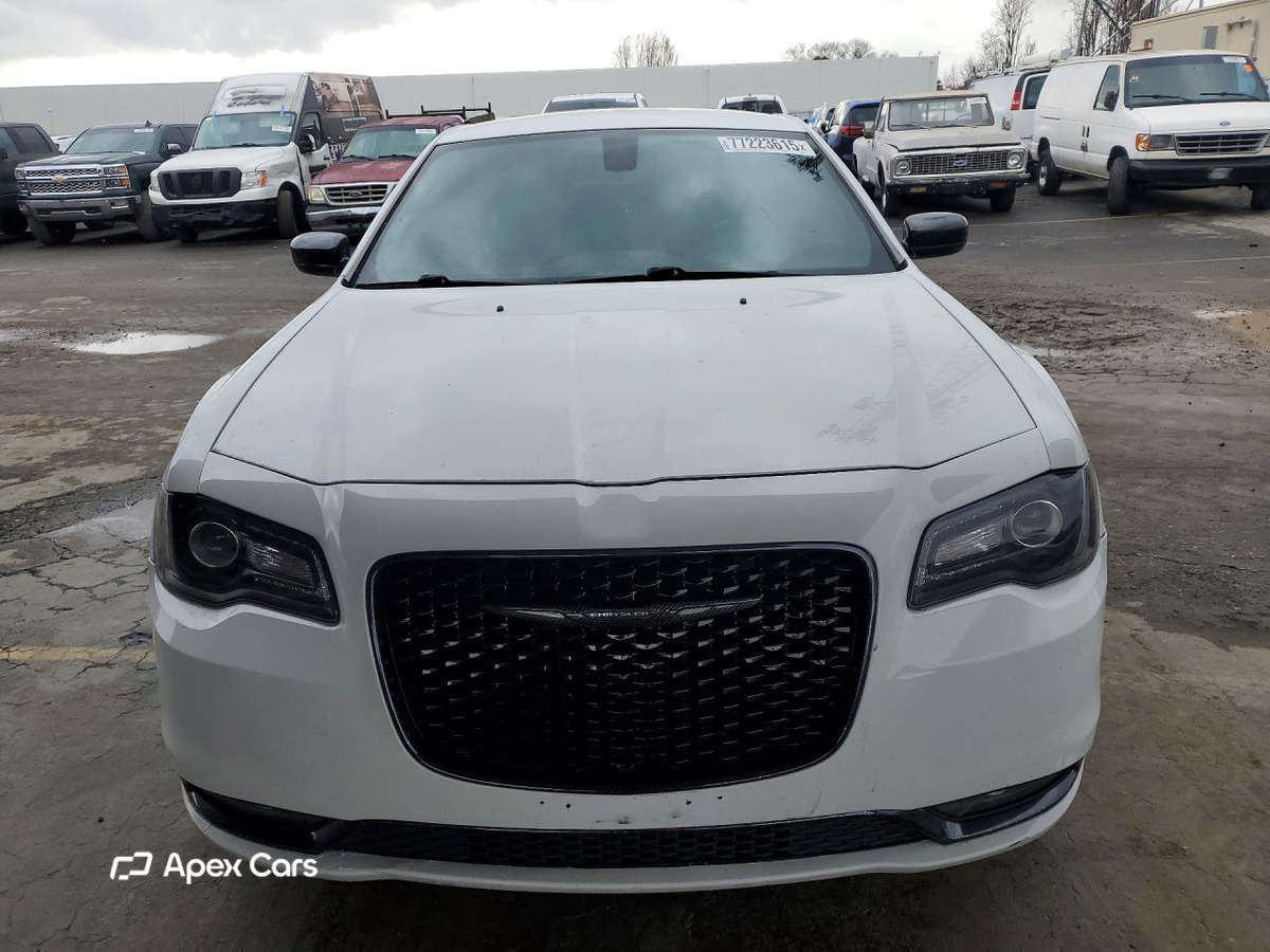 Chrysler 300 2019