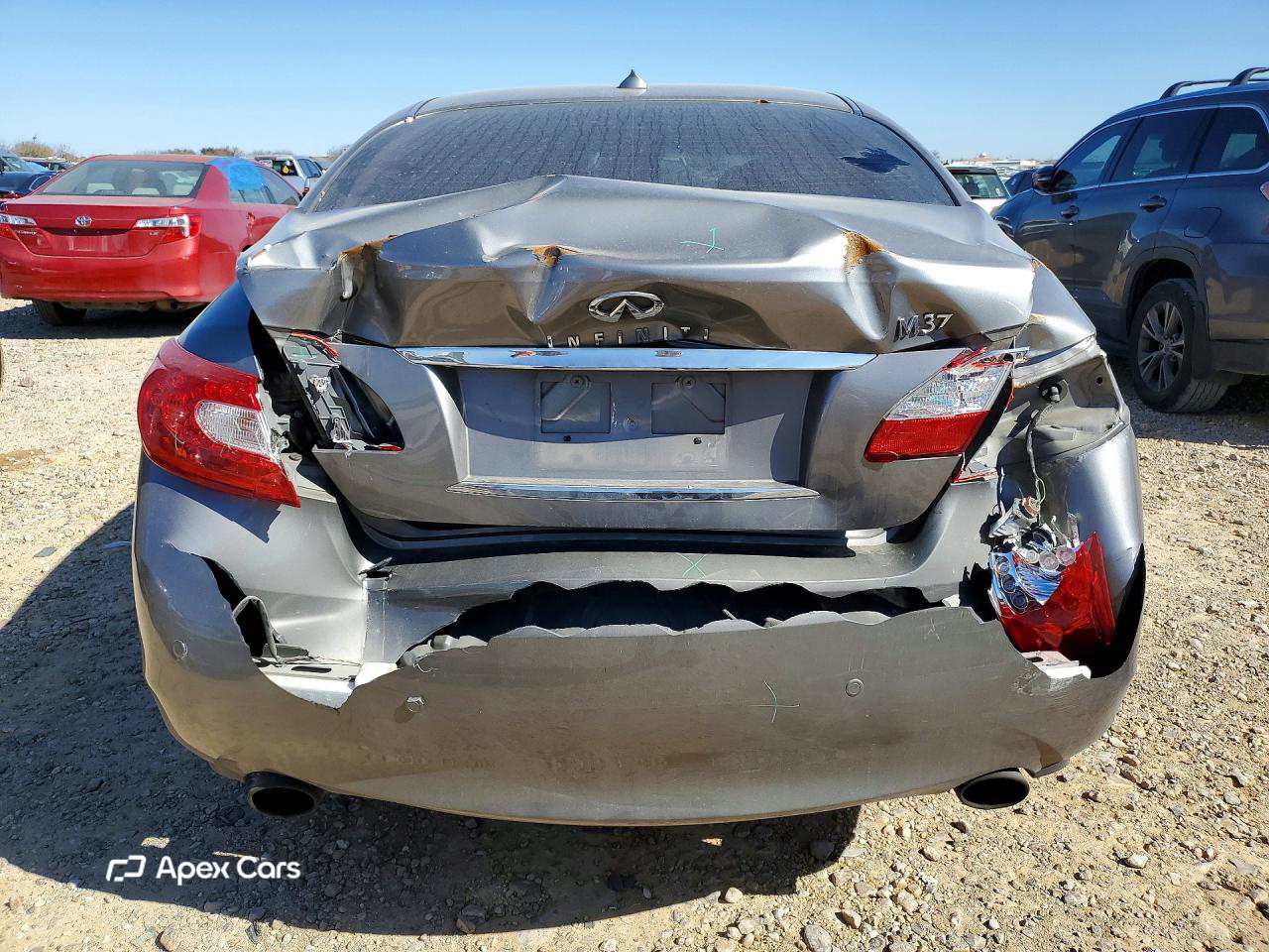 Infiniti M 2013