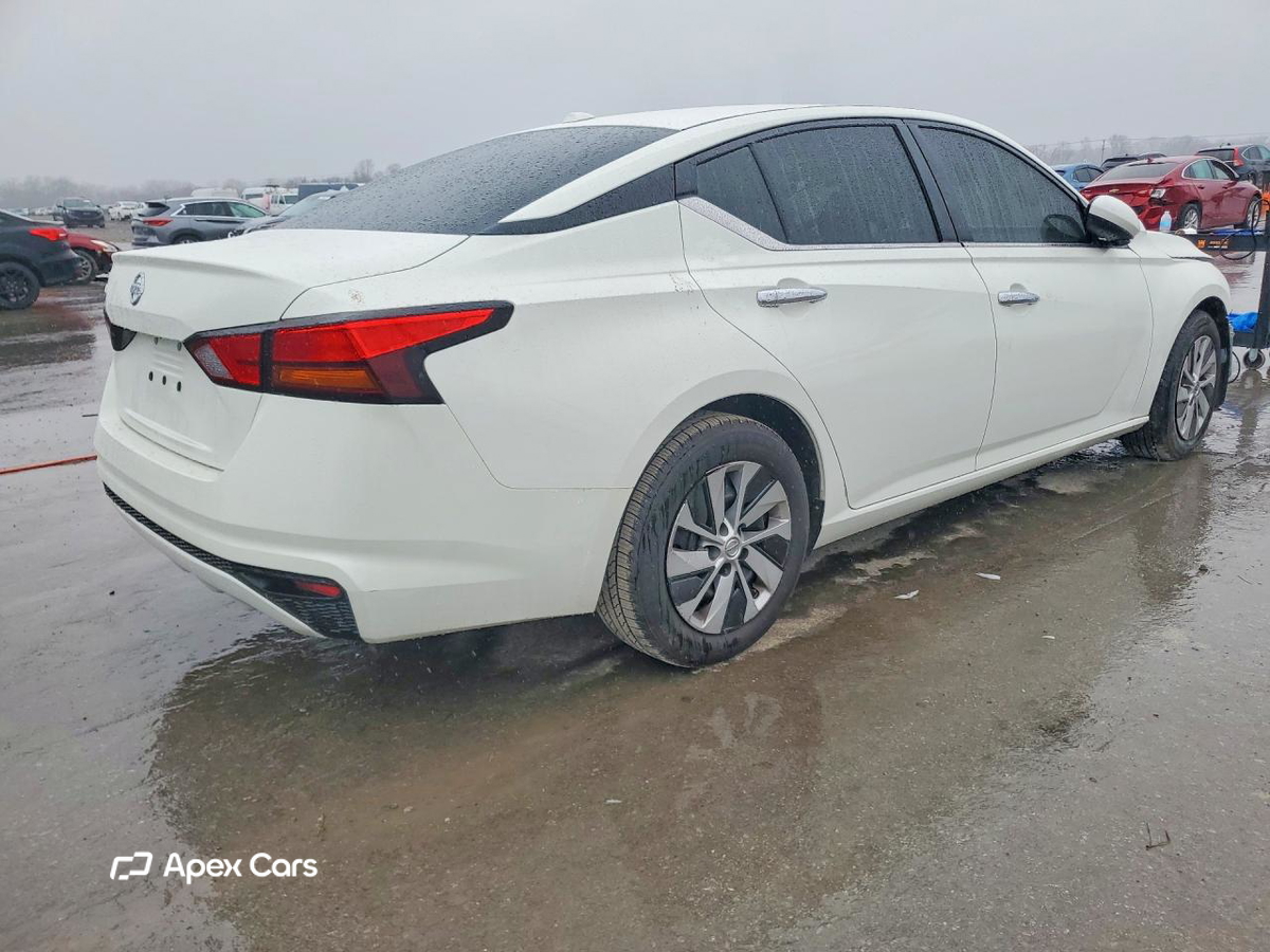 Nissan Altima 2020