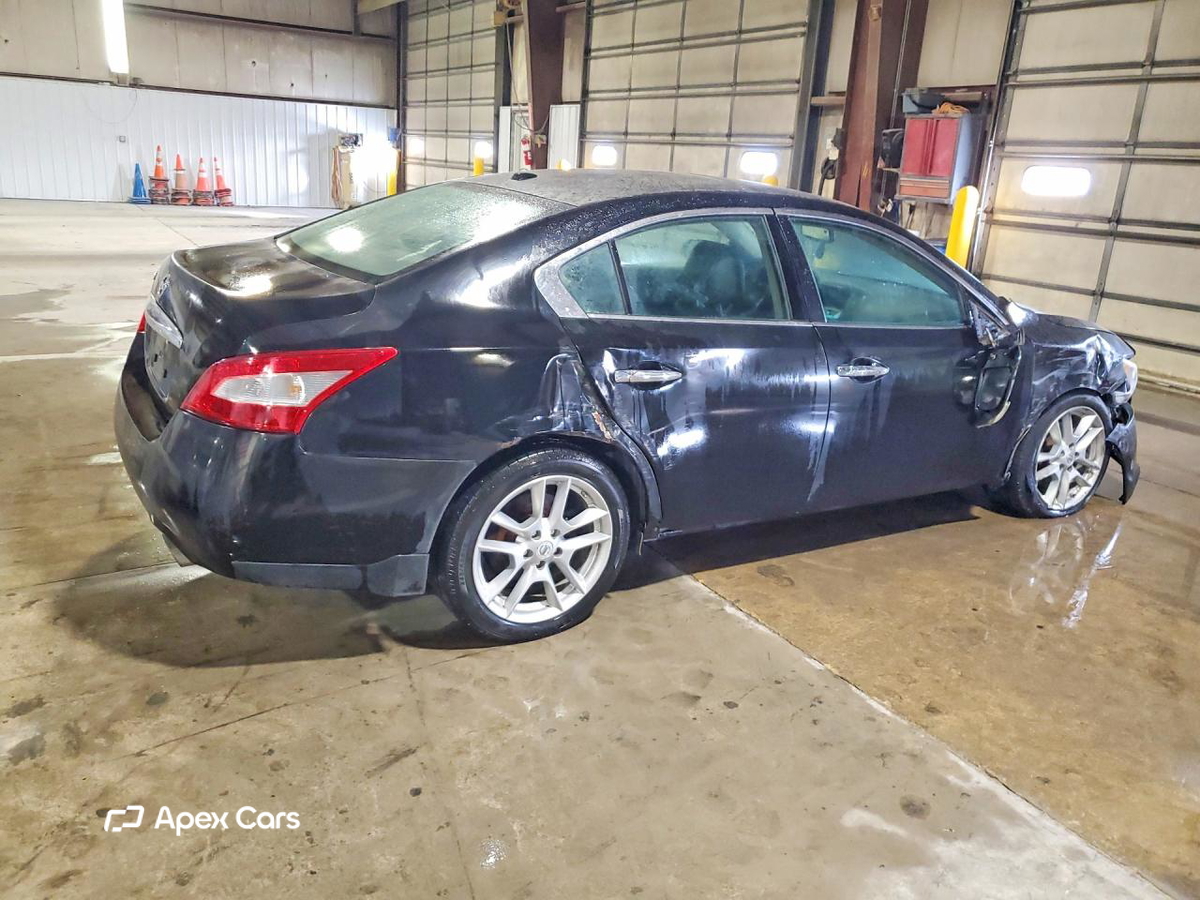 Nissan Maxima 2010