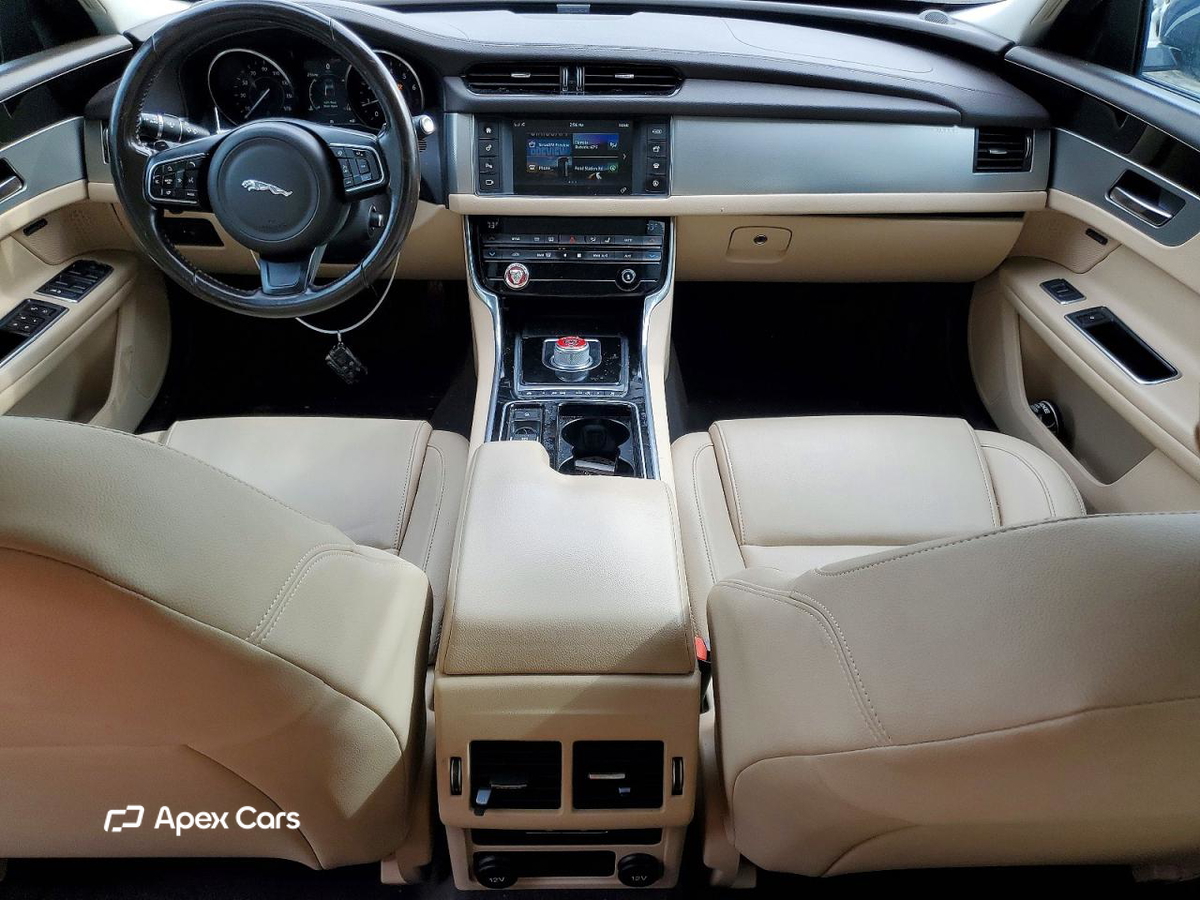 Jaguar XF 2016