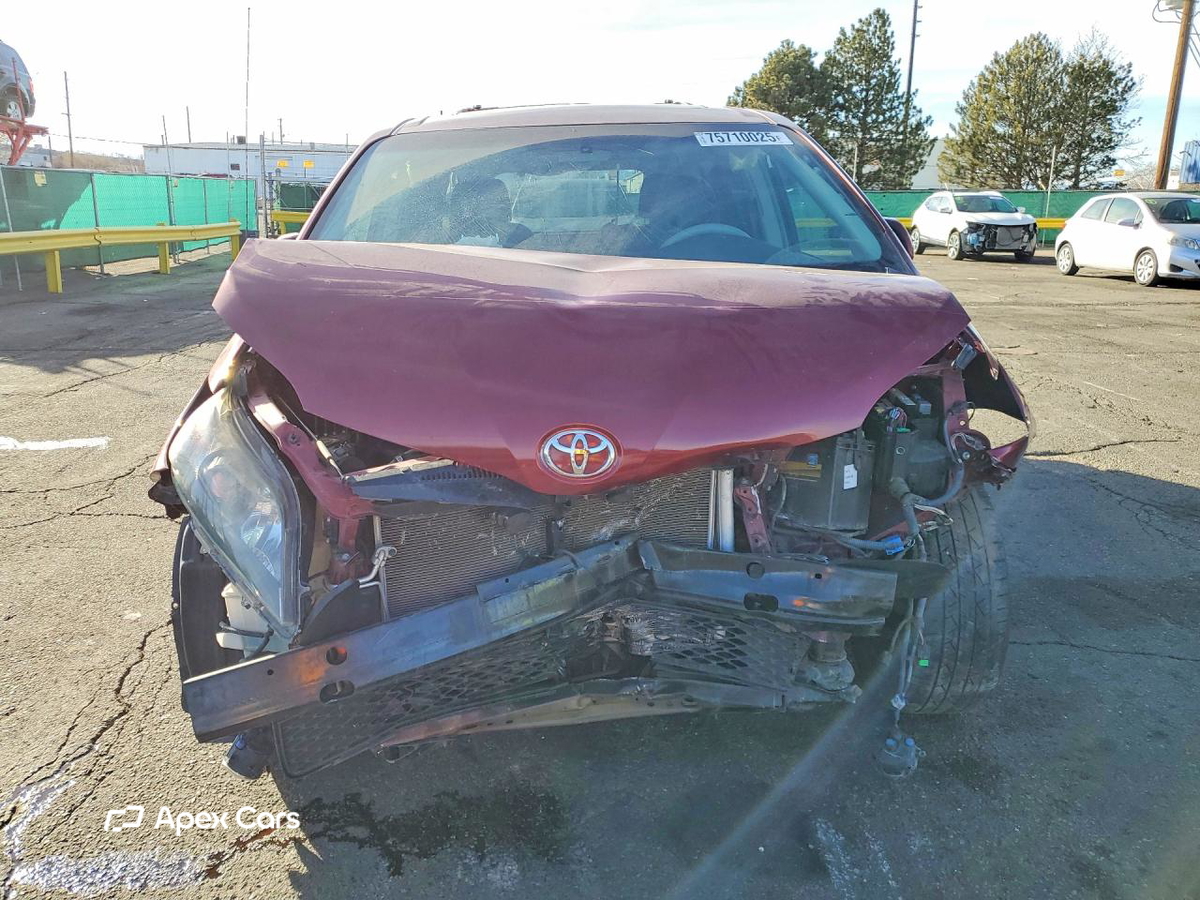 Toyota Sienna 2013