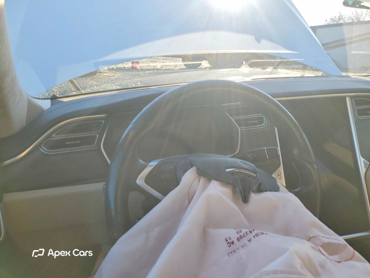 Tesla Model S 2015