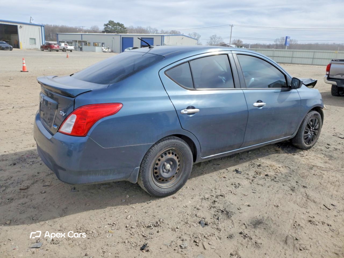 Nissan Versa 2015