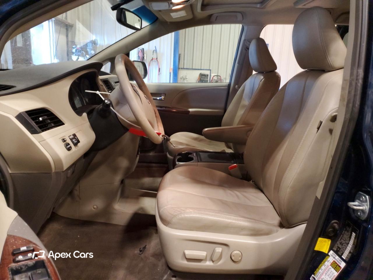 Toyota Sienna 2012