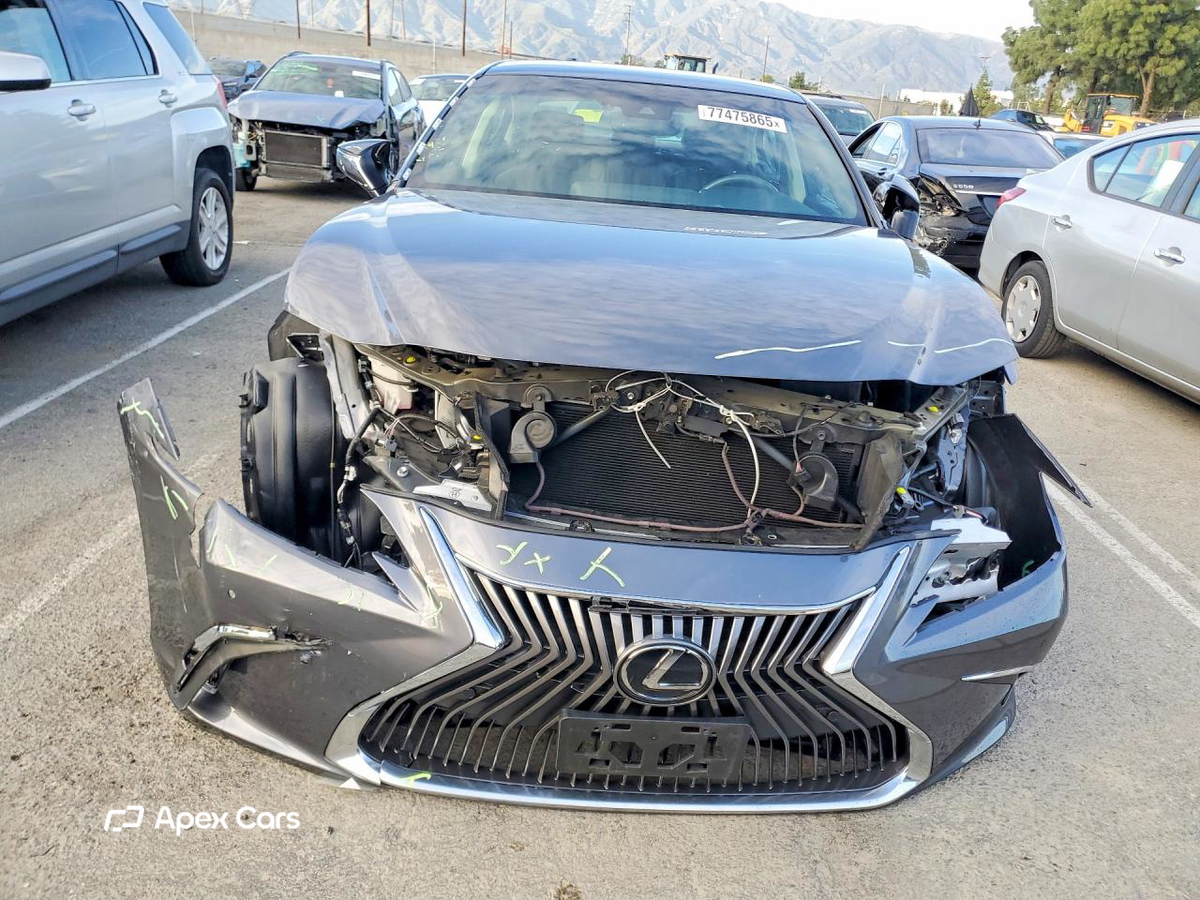 Lexus ES 2020