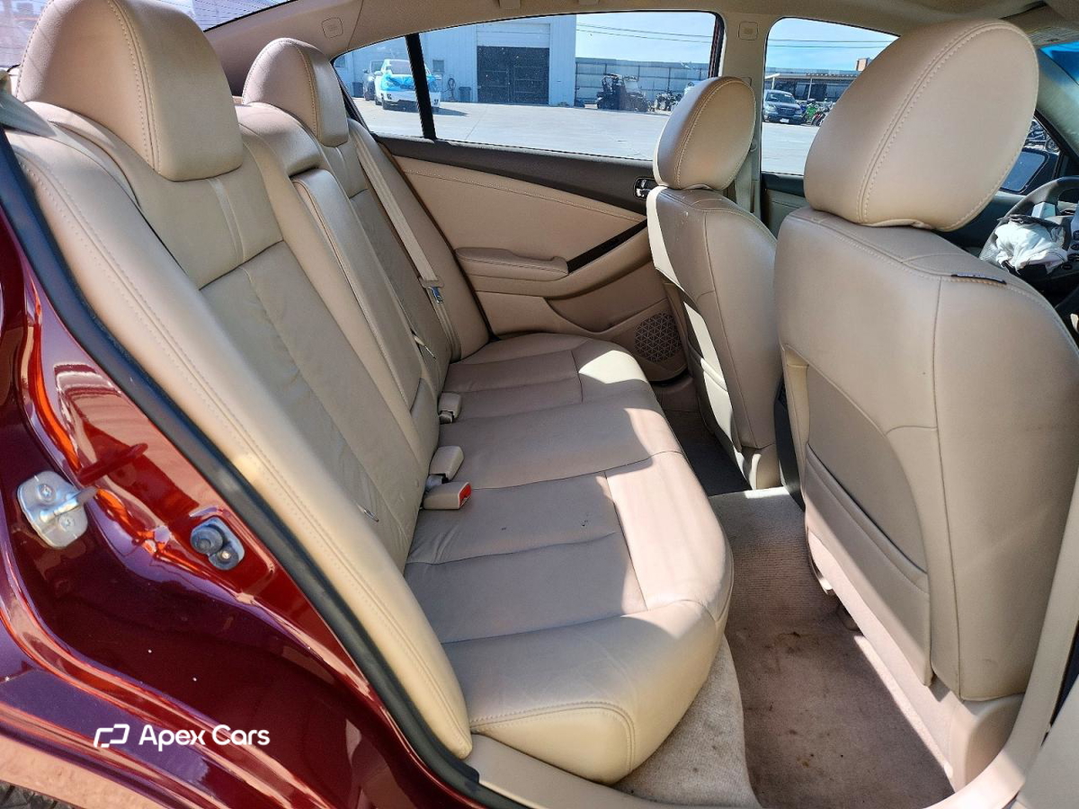 Nissan Altima 2012