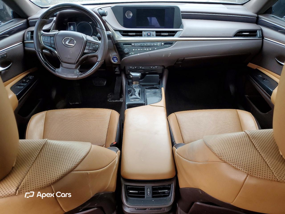 Lexus ES 2020