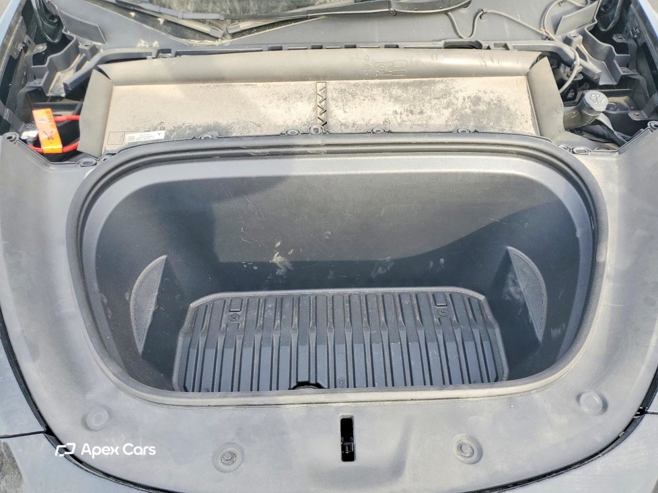Tesla Model Y 2025
