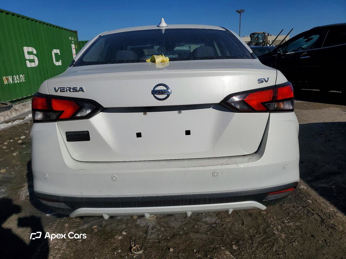 Nissan Versa 2021