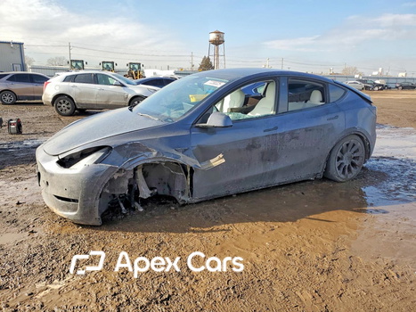 Tesla Model Y 2021 - Image 1 of 13