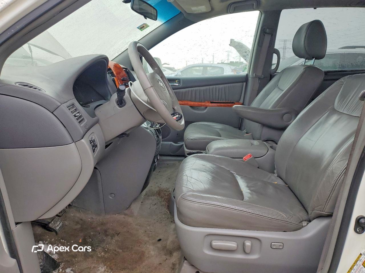 Toyota Sienna 2010