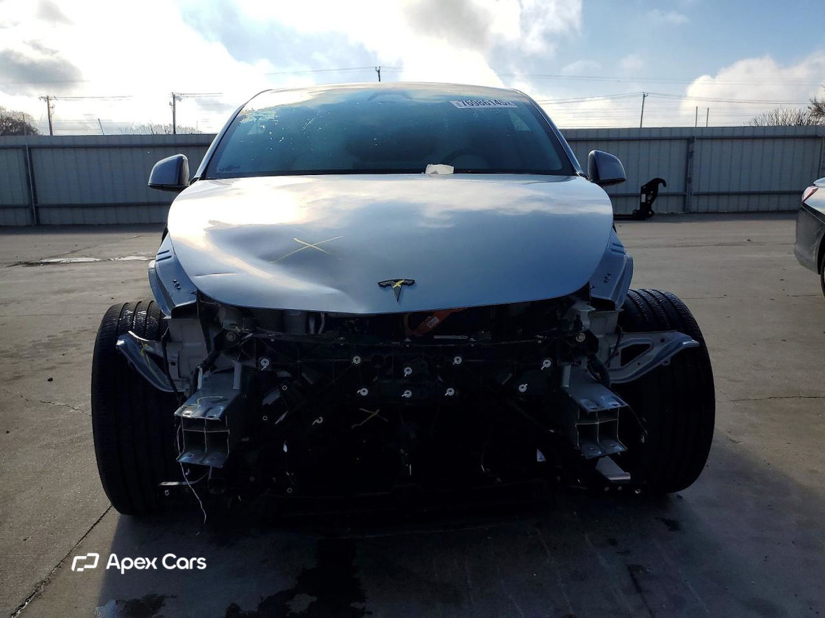 Tesla Model Y 2025