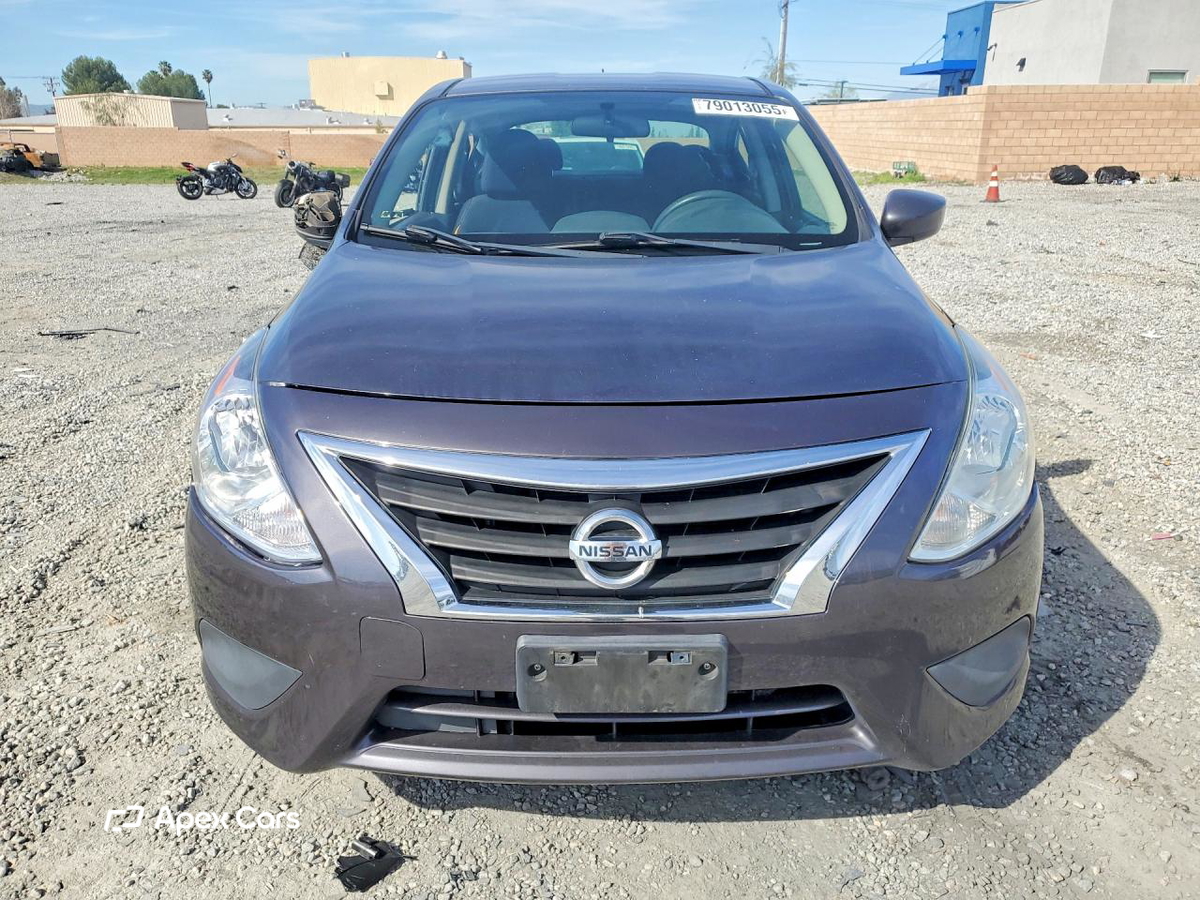 Nissan Versa 2015
