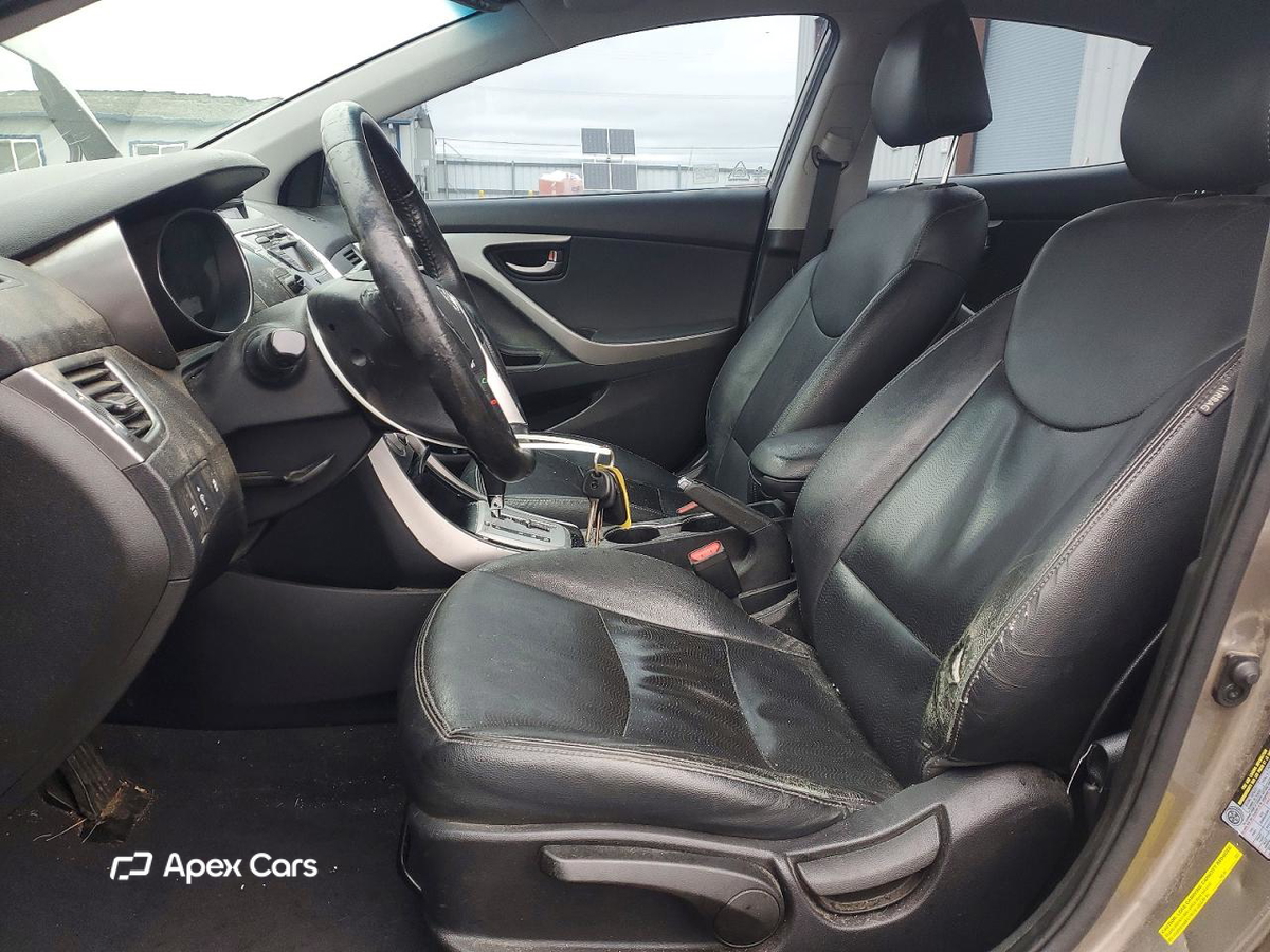 Hyundai Elantra 2012