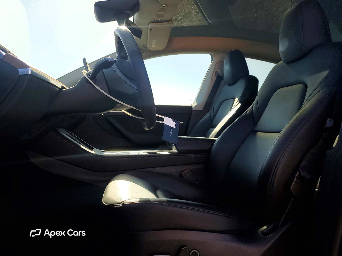 Tesla Model Y 2025