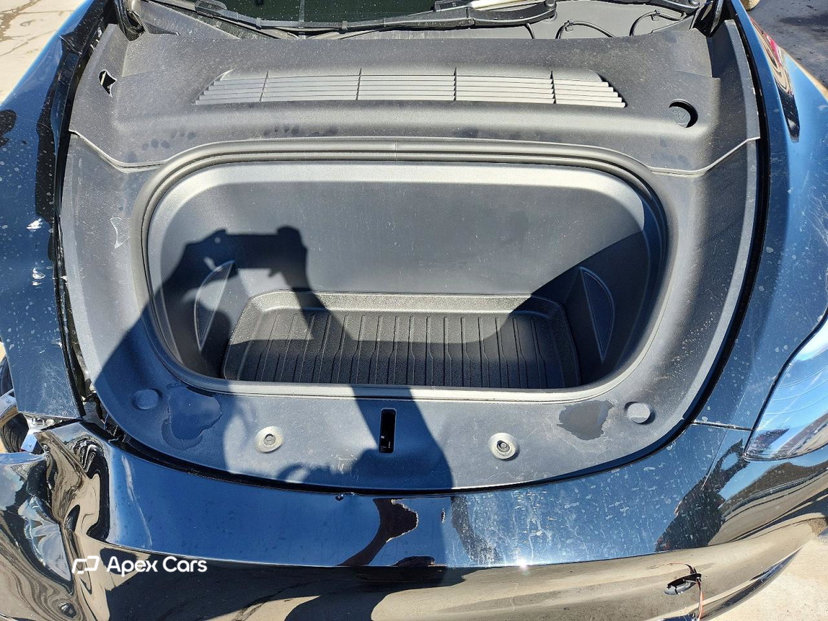 Tesla Model Y 2025