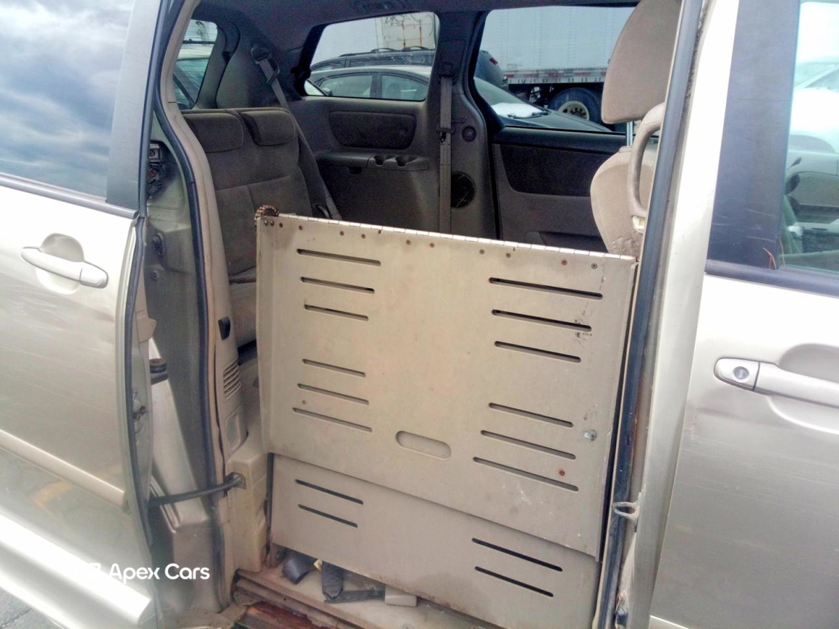 Toyota Sienna 2010