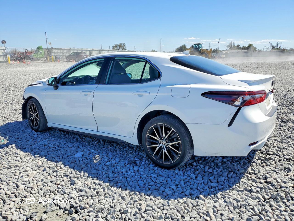 Toyota Camry 2021