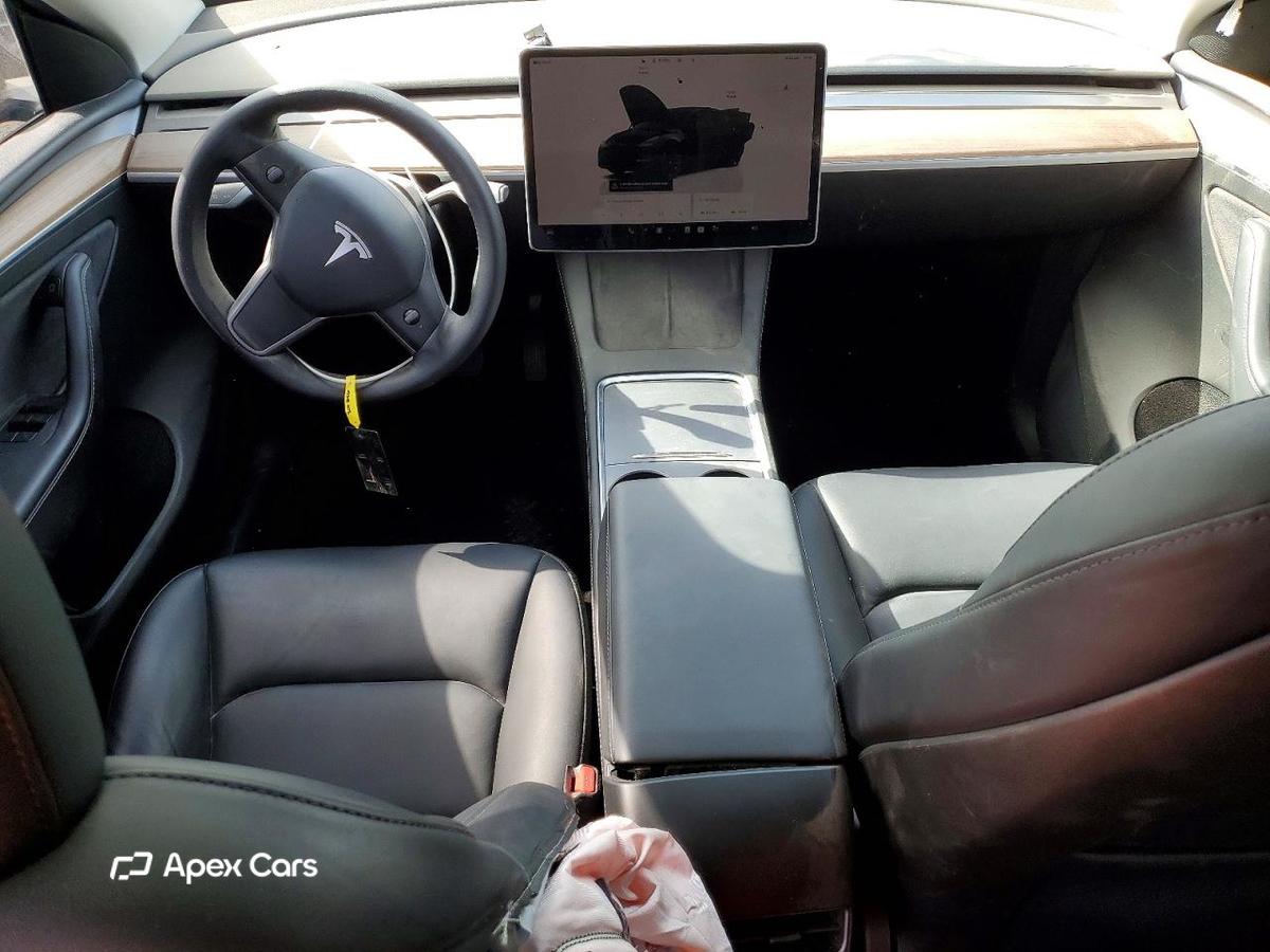 Tesla Model Y 2025